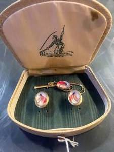lot 122 image: Vintage Anson Fly Fishing Tie Clip and Cufflinks