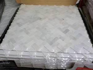 lot 4 image: 20 ct Daltile Frost White Herringbo...