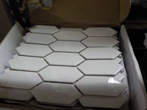 lot 5 image: Daltile Ceramic Mosaic Tile 36 or s...