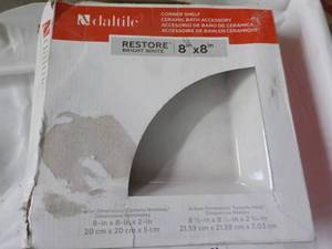 lot 9 image: 4 ct Daltile Corner Ceramic Bath 8 ...