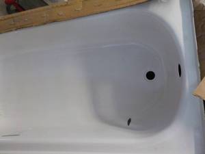 lot 57 image: American Standard Bathtub 60 x 29 x...