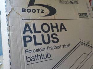 lot 58 image: Bootz Aloha Plus Porcelain Tub