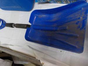 lot 68 image: Collapsible Plastic Shovel...