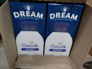lot 132 image: 8 ct 64 oz Dream Oatmilk Barista Pl...