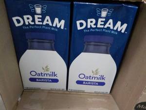 lot 134 image: 8 ct 64 oz Dream Oatmilk Barista Pl...