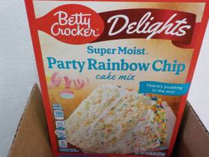 lot 175 image: 6 ct Betty Crocker Delights Party R...