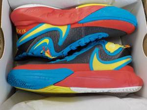 lot 200 image: Kyrie Irving NIKE Size Childrens 12 Ten...