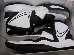 lot 206 image: Kyrie Irving NIKE Size 15.5 Tennis Shoes