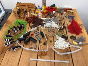 lot 19-D2025 image: Large Lot of Ertl, Britains & New Ray Farm Animals, Fences and Farmers (Both Miniature and Micro Sizes)