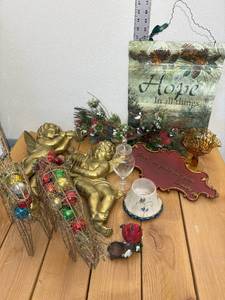 lot 6-D2025 image: 2 Syroco Made in USA 47758 16 Tall, Sign, 2 Small Reindeer, assorted bird dcor