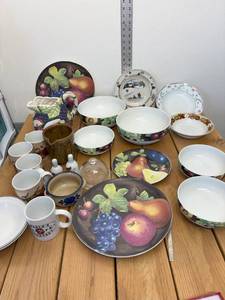 lot 9-D2025 image: Vintage Misc Glassware & Ceramics, Fruit Pitcher, Soup Bowls, Furio Eden Serving Bowls
