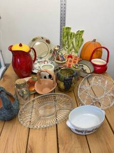 lot 10-D2025 image: Vintage Assorted Ceramic and Glassware