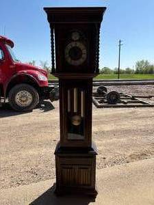lot 45-D2025 image: Ethan Allen 6 Tall Grandfather Clock Tempus Fugit Works
