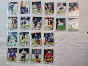 lot 89 image: Lot of 20 Vintage 1981 Topps NHL Hockey Cards