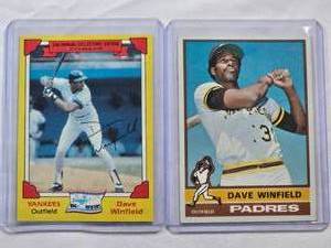 lot 160 image: Lot of 2 Dave Winfield Cards  1981 Topps 160 and 1982 Topps 31