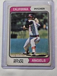 lot 170 image: Nolan Ryan 1974 Topps No. 20 Vintage Baseball Card