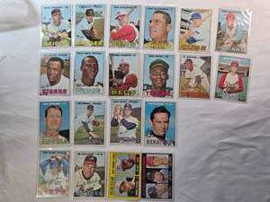 lot 185 image: Lot of 20 Vintage Topps Baseball Cards from 1967