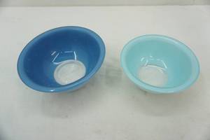 lot 2 image: Pyrex Bowls 7 & 8 diameter