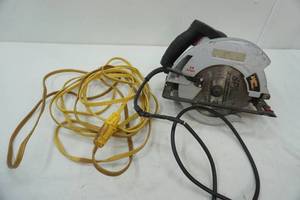 lot 31 image: Circular Saw & Extension Cord