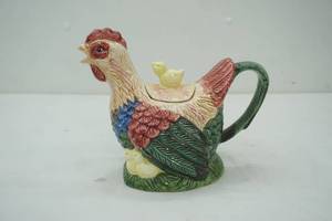 lot 34 image: Vintage Ceramic Chicken Teapot 8