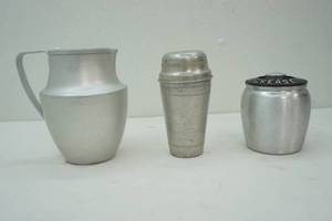 lot 47 image: Vintage Wear Ever No. 233 Aluminum Pitcher & Ovaltine milkshake shaker