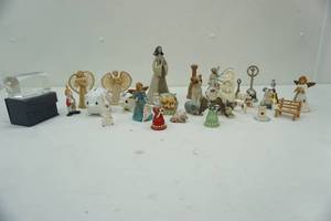lot 49 image: Vintage & Modern Figurines ad Decor