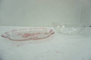lot 66 image: Glass Serving Tray & Bowl
