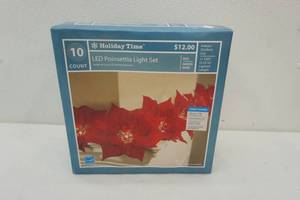 lot 134 image: LED Poinsettia Light Set