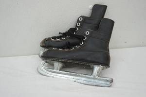 lot 182 image: Vintage Ice Skates
