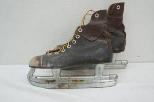 lot 183 image: Vintage Ice Skates