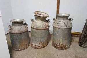 lot 189 image: 3 vintage Milk Cans