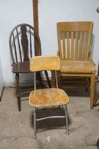 lot 192 image: Vintage Chair Lot (3ct)