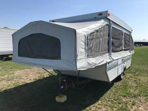 lot 6 image: 1995 Palomino Mustang Popup Camper