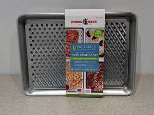 lot 11 image: NEW NORDICWARE BAKEWARE 2PC. SET
