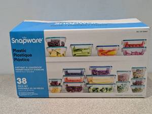 lot 12 image: SNAPWARE PLASTIC 38PC. SET