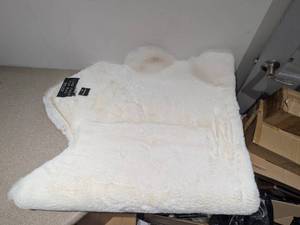 lot 103 image: MONCHATEAU LUXE FAUX FUR RUG (5FT 10IN x 5FT 3IN)