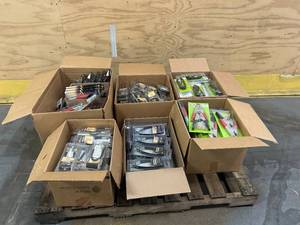 lot 4 image: Lot of Various Automobile Related Items