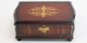 lot 29 image: Costume Jewelry Lot w Jewelry Box Included