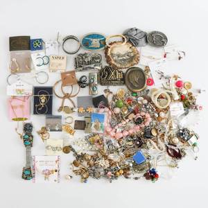 lot 20 image: Costume Jewelry - Large Lot