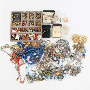 lot 38 image: Costume Jewerly - Large Lot