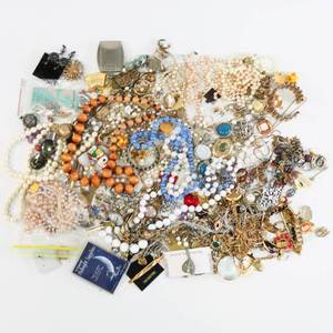 lot 37 image: Costume Jewerly - Large Lot
