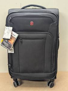 lot 9 image: SWISSGEAR Zurich Softside Medium Checked Suitcase