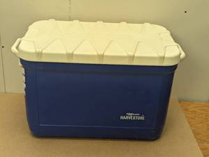 lot 110 image: Medium Sized Gott Cooler - Used