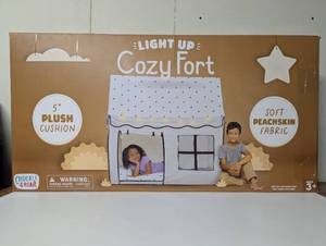 lot 18A image: Chuckle & Roar Cozy Fort Play Tents and Tunnels