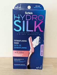lot 160 image: Schick Hydro Silk Dermaplaning Wand - 1 Dermaplaning Tool & 6 Refill Blades