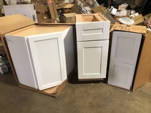 lot 5 image: Lot of Assorted Kitchen Cabinets Various Models and Conditions   Customer Returns See Pictures