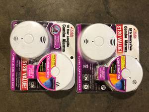 lot 40 image: Lot of Kidde 10-Year Worry-Free Smoke and Carbon Monoxide Detector, Battery Powered with Voice Alarm (2-Pack) Customer Returns See Pictures