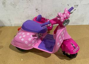 lot 430 image: 6V Disney Minnie Mouse Happy Helpers Scooter with Sidecar Ride-On Toy by Kid Trax, 1 mph