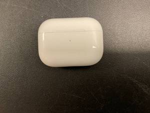 lot 31 image: Apple AirPods Pro 2