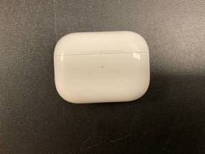 lot 32 image: Apple AirPods Pro 2